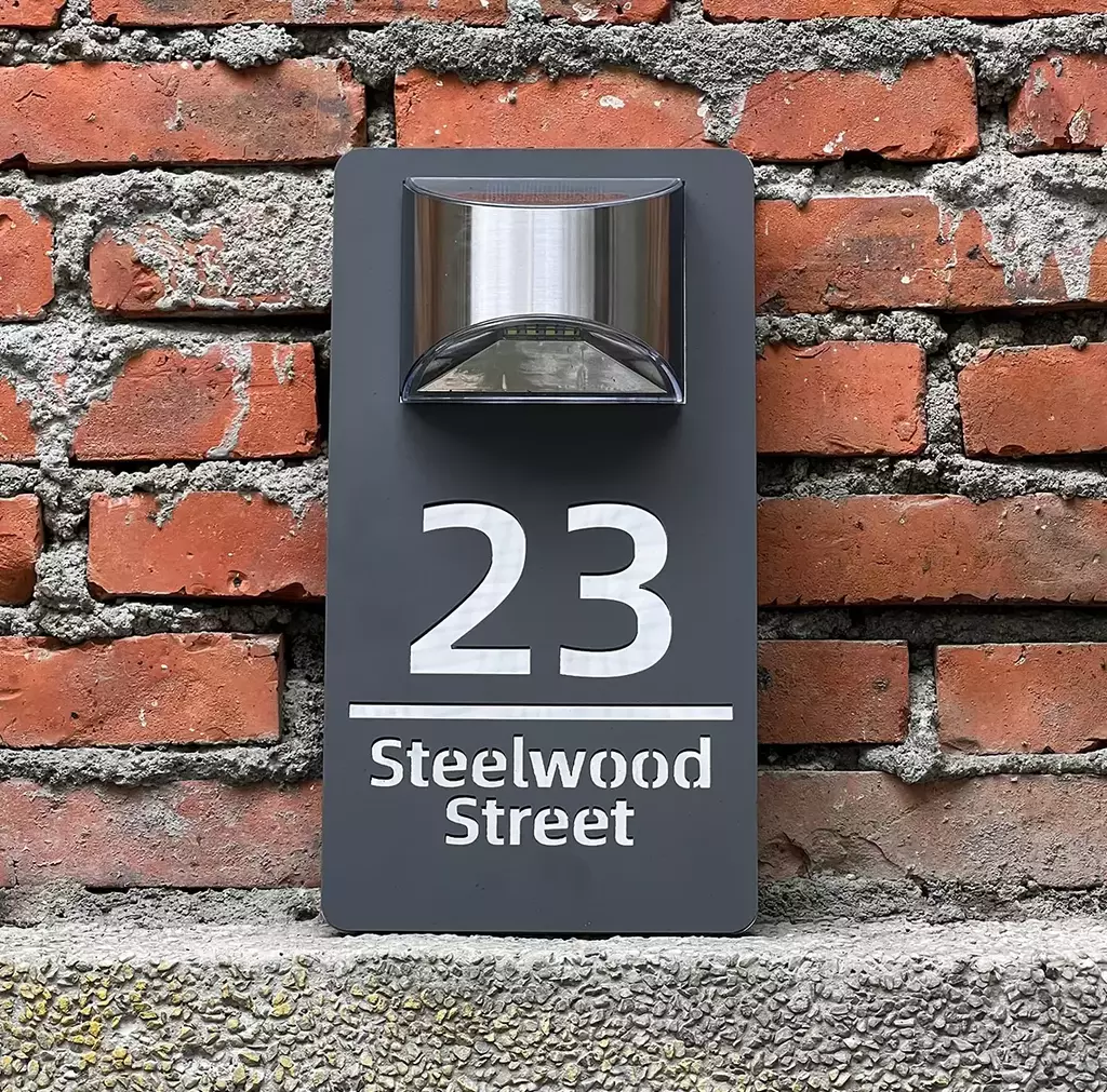 Placa Residencial e comercial personalizada com energia Solar!