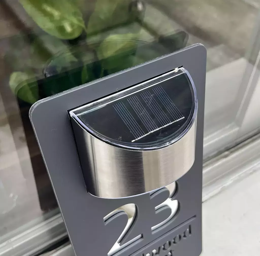 Placa Residencial e comercial personalizada com energia Solar!