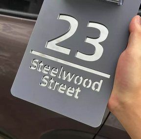 Placa Residencial e comercial personalizada com energia Solar!