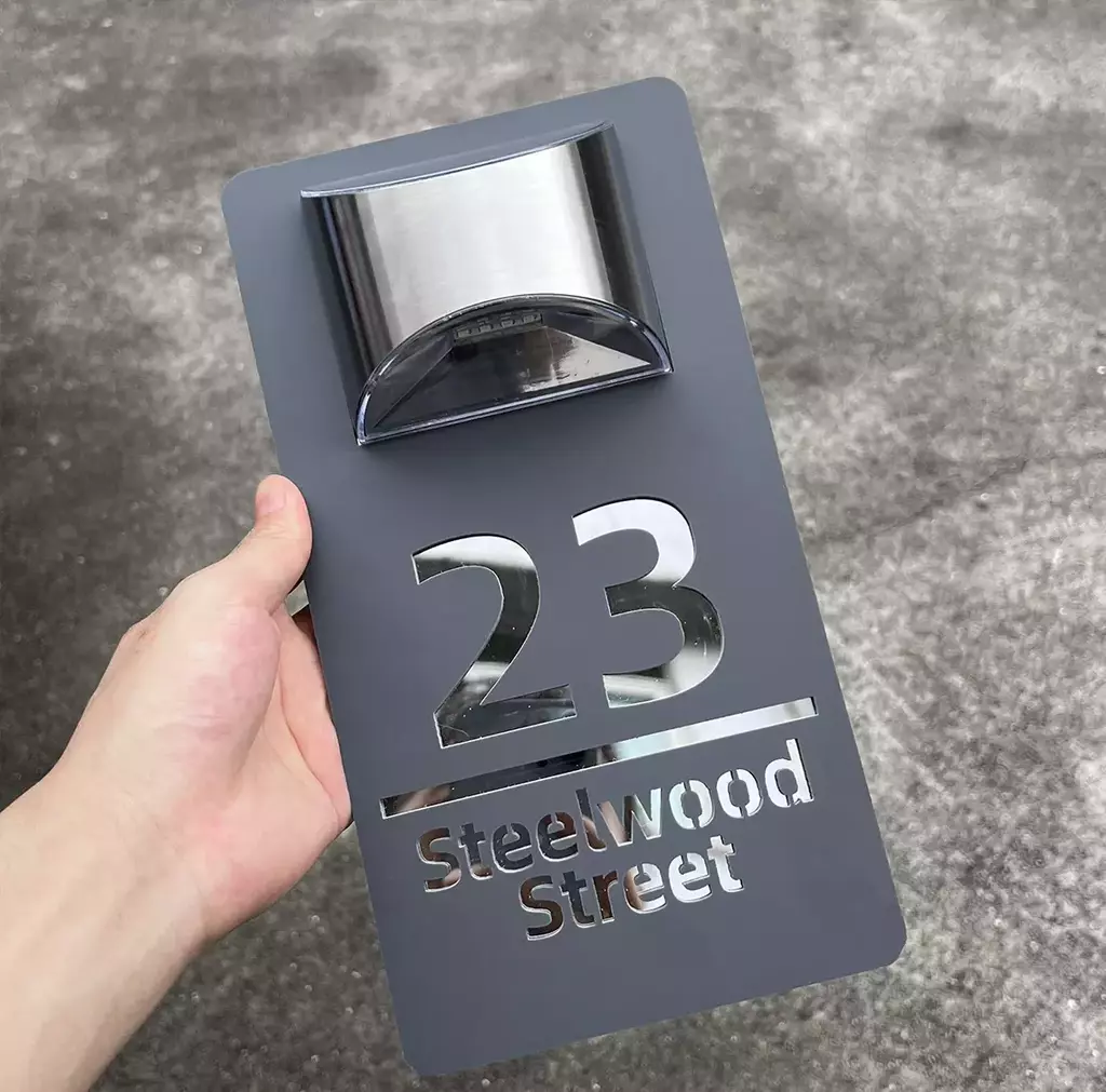 Placa Residencial e comercial personalizada com energia Solar!