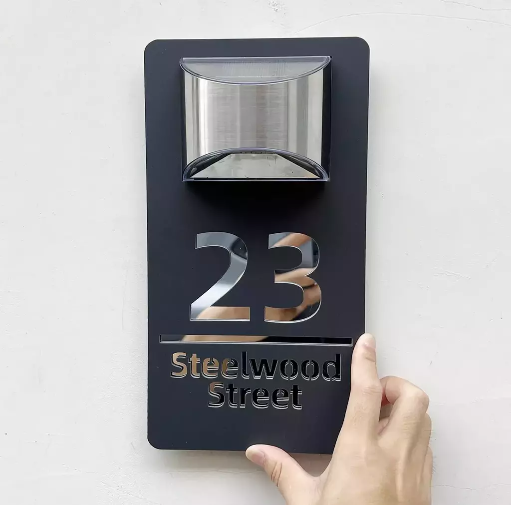 Placa Residencial e comercial personalizada com energia Solar!